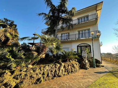 /international/it/isola-del-liri-lazio-310107014180/