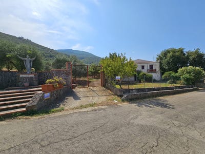 /international/it/collesano-sicily-310106682891/