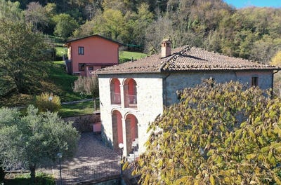/international/it/camporgiano-tuscany-310103790429/