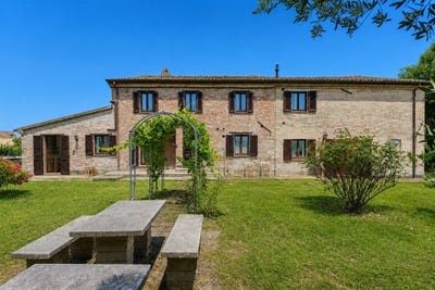 /international/it/mondavio-marche-310106442669/
