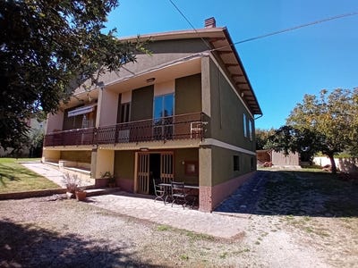 /international/it/gualdo-cattaneo-umbria-310120565469/