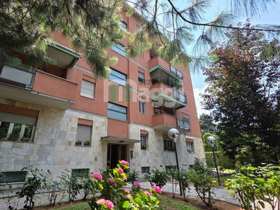 /international/it/piazzale-gabriele-rosa-milano-lombardy-310108044947/