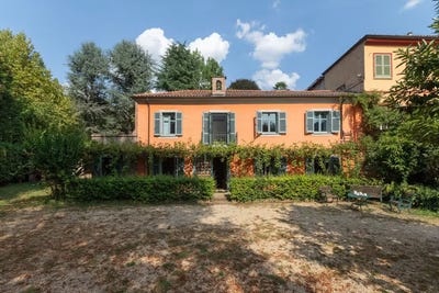 /international/it/strada-val-san-martino-turin-piedmont-310100295945/