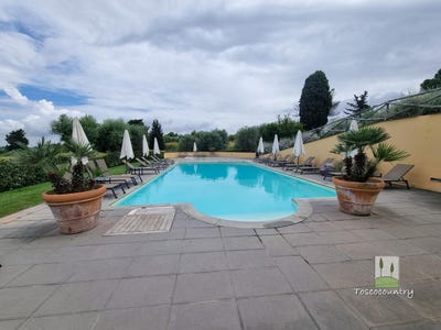 /international/it/palaia-tuscany-120092915540/