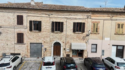 /international/it/piazza-donna-bianca-the-tharolis-snc-ripatransone-marche-310106410137/