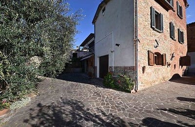 /international/it/marciano-della-chiana-marche-310103392665/