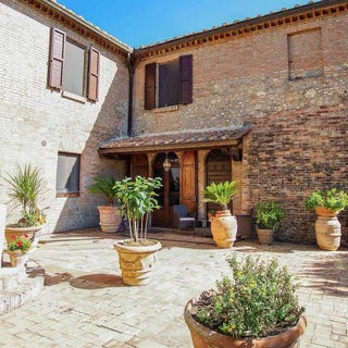 /international/it/monteroni-d-arbia-tuscany-310107253796/