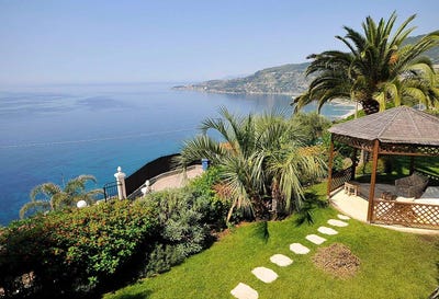 /international/it/ospedaletti-liguria-120088400352/