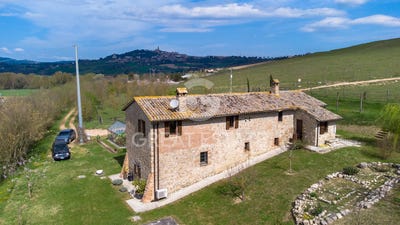 /international/it/todi-umbria-310106445138/