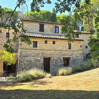 /international/it/basques-umbria-310107431677/