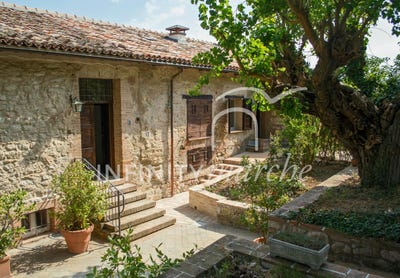 /international/it/pioraco-marche-310101533766/?lang=fr