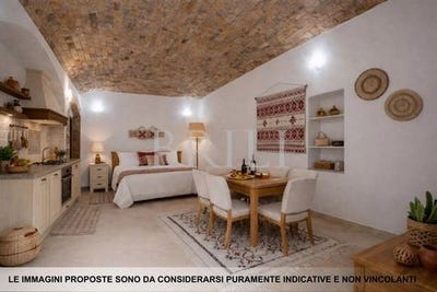 /international/it/via-umberto-i-luras-sardinia-310108087280/