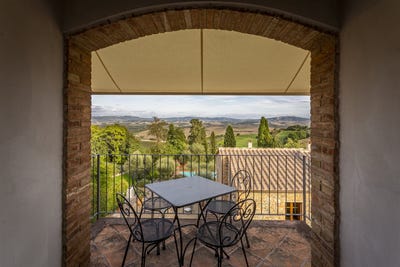 /international/it/lajatico-tuscany-310108407197/