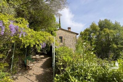 /international/it/piazza-giuseppe-garibaldi-cetona-tuscany-310101628716/