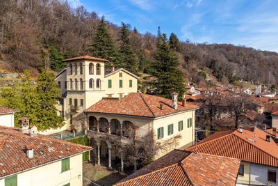 /international/it/castello-cabiaglio-lombardy-310105517375/