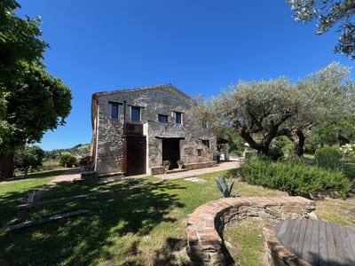 /international/it/cingoli-marche-310106244087/