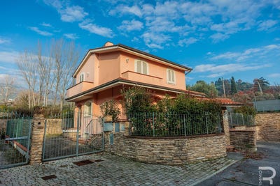 /international/it/massa-e-cozzile-massa-e-cozzile-tuscany-310104227671/