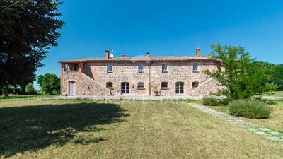 /international/it/castel-giorgio-umbria-310119436113/