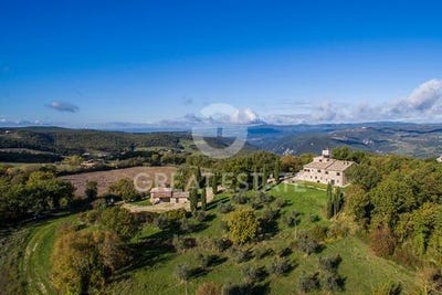 /international/it/baschi-umbria-120087015942/