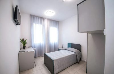 /international/it/piazza-pietro-francesco-guala-turin-piedmont-310093820391/