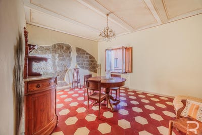 /international/it/volterra-volterra-tuscany-310105651796/