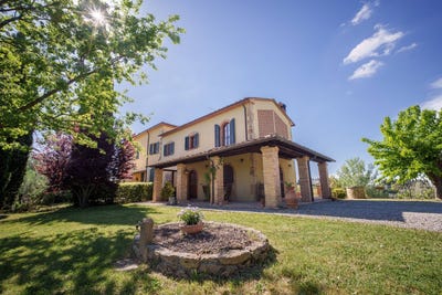 /international/it/volterra-tuscany-310107865388/
