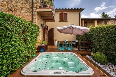 /international/it/riparbella-tuscany-310106837885/