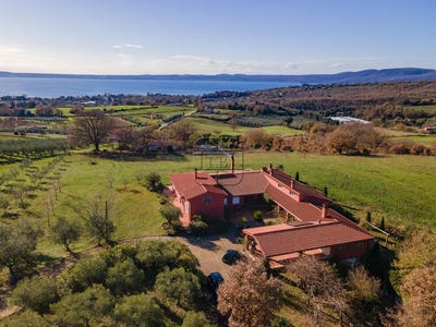 /international/it/trevignano-romano-lazio-310098724875/