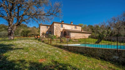 /international/it/monteriggioni-tuscany-310107432210/