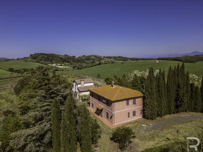 /international/it/lari-lari-tuscany-310107562415/