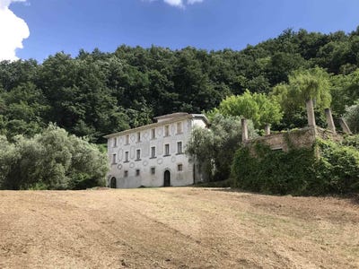 /international/it/isola-del-liri-lazio-310105147454/