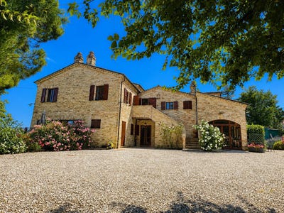 /international/it/fratte-rosa-marche-120087103027/