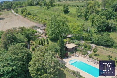 /international/it/citta-di-castello-umbria-310107534578/