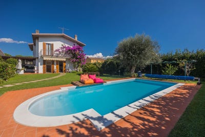/international/it/toscolano-maderno-toscolano-maderno-lombardy-310102838003/