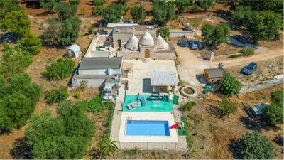 /international/it/ceglie-messapica-apulia-310103467999/