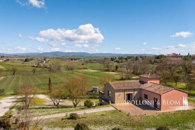 /international/it/strada-per-torrita-montepulciano-tuscany-310101802435/