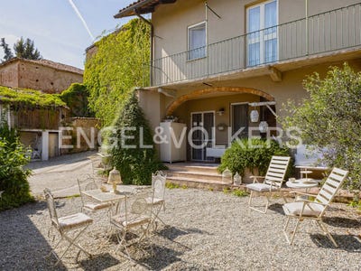 /international/it/castagnole-monferrato-piedmont-310108465420/