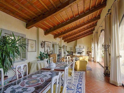 /international/it/lari-tuscany-310104338162/
