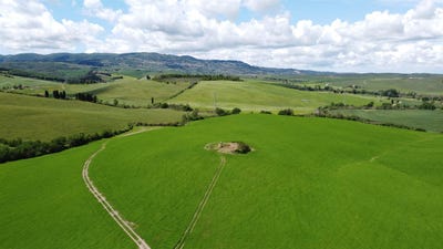 /international/it/lajatico-tuscany-120086748159/