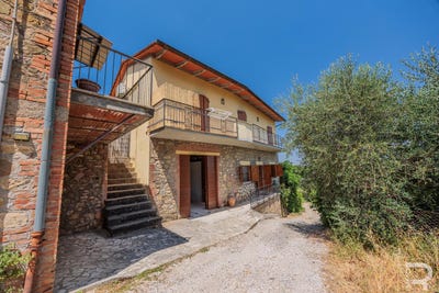 /international/it/via-del-tamburino-piazze-tuscany-310095600192/