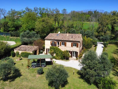 /international/it/23-viale-della-vittoria-montecosaro-marche-310105830789/
