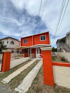 /international/jm/194-almond-drive-sector-e-br-unit-lot-bridgeview-st-catherine-310101108602/