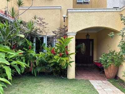 /international/jm/19-21-farringdon-drive-unit-th-8-kingston-6-st-andrew-parish-310107620883/