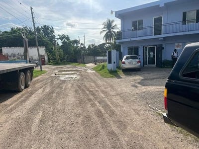 /international/jm/lot-9-47-manchester-ave-may-pen-clarendon-310101077524/?lang=fr