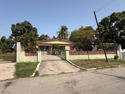 /international/jm/28-caenwood-crescent-kingston-20-st-andrew-parish-310108672965/