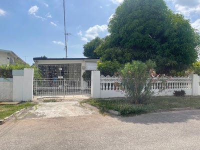 /international/jm/15-robinson-road-hughenden-kingston-20-st-andrew-parish-310107425578/