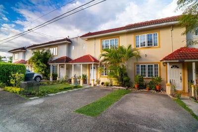 /international/jm/31-eugenia-close-kingston-6-st-andrew-parish-310108308975/