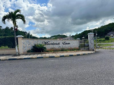 /international/jm/276-moorlands-estate-mooreland-manchester-parish-310105295941/