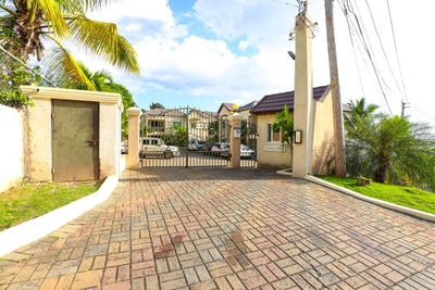 /international/jm/19-garden-close-unit-5-kingston-8-st-andrew-parish-310101356327/