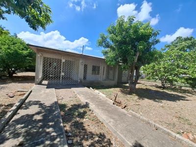 /international/jm/34-fairview-park-spanish-town-saint-catherine-parish-310108040390/